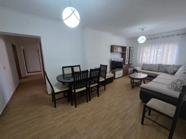 Tirane, jepet me qera apartament 4+1+kuzhine+Ballkon Kati 3, 120 m² (Rruga Mine Peza,)1200 euro