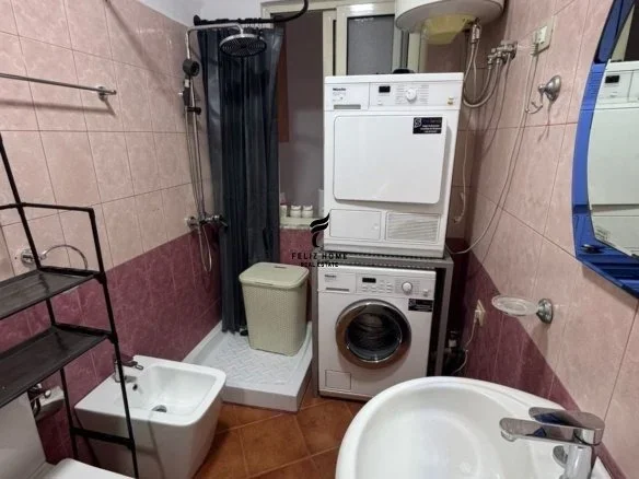 Tirane, jepet me qera apartament 1+1 Kati 3, 70 m² 450 € 