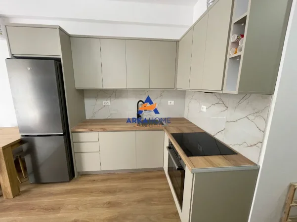 Tirane, jepet me qera apartament 1+1+Ballkon Kati 3, 55 m² 450 € 