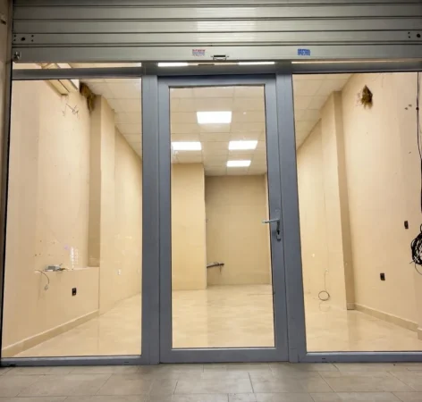 Tirane, jepet me qera dyqan , 45 m² 300 € (ASTIR)