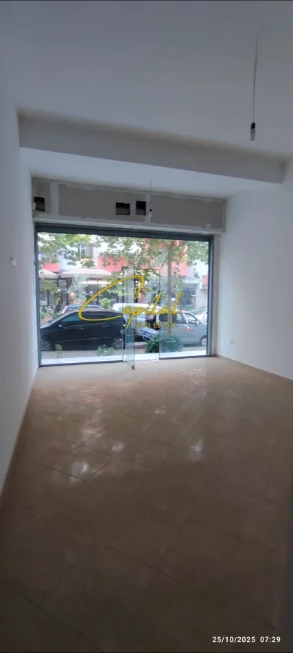 Tirane, jepet me qera ambjent biznesi Kati 0, 40 m² 400 € (YZBERISHT)