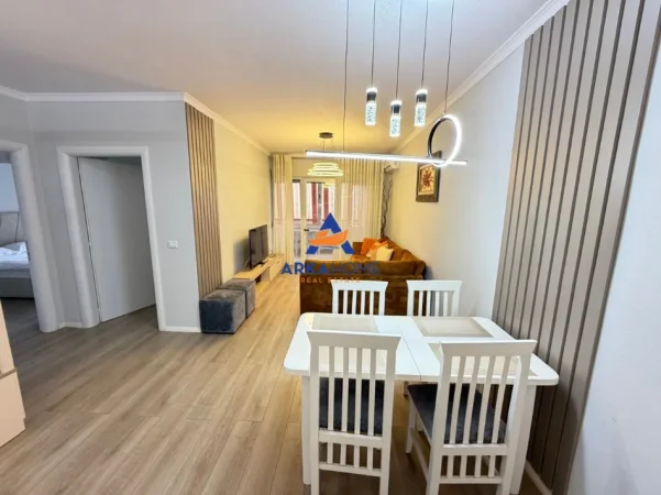 Tirane, jepet me qera apartament 2+1+Ballkon Kati 11, 82 m² 1.200 € 