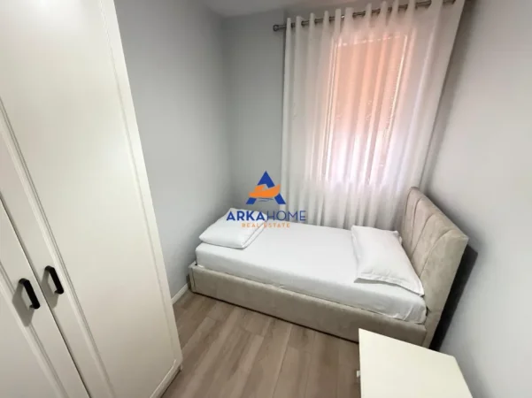 Tirane, jepet me qera apartament 2+1+Ballkon Kati 11, 82 m² 1.200 € 
