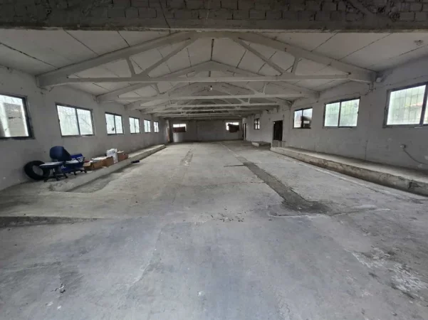 Tirane, jepet me qera magazine Kati 0, 600 m² 1.000 € (Kombinat)