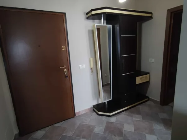 Tirane, jepet me qera apartament 2+1 Kati 10, 70 m² 630 € (Rruga Petro Nini Luarasi)