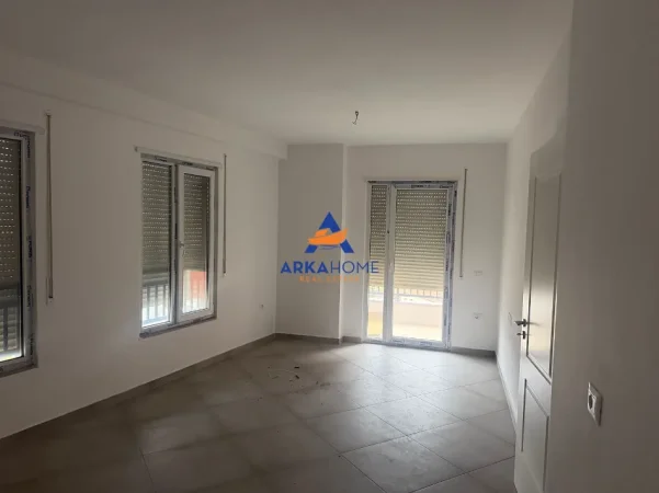 Tirane, jepet me qera apartament 2+1+Ballkon Kati 6, 111 m² 370 € 