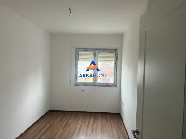 Tirane, jepet me qera apartament 2+1+Ballkon Kati 6, 111 m² 370 € 