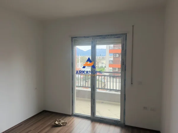Tirane, jepet me qera apartament 2+1+Ballkon Kati 6, 111 m² 370 € 