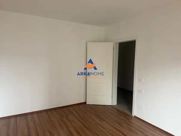 Tirane, jepet me qera apartament 2+1+Ballkon Kati 6, 111 m² 370 € 