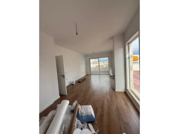 Tirane, shitet apartament 3+1+Ballkon Kati 7, 125 m² 200.000 € (Unaza e Re)