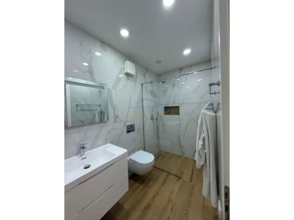 Tirane, shes apartament 2+1+Ballkon Kati 3, 80 m² (jordan misja)