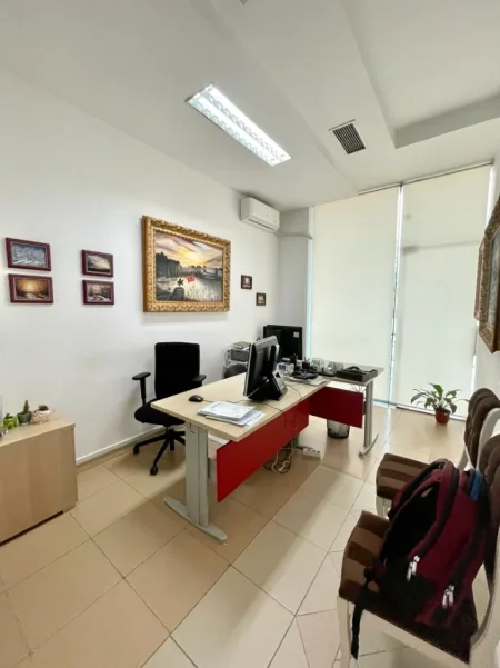 Tirane, shitet ambjent biznesi Kati 0, 216 m² 600.000 € (RRUGA E ELBASANIT)