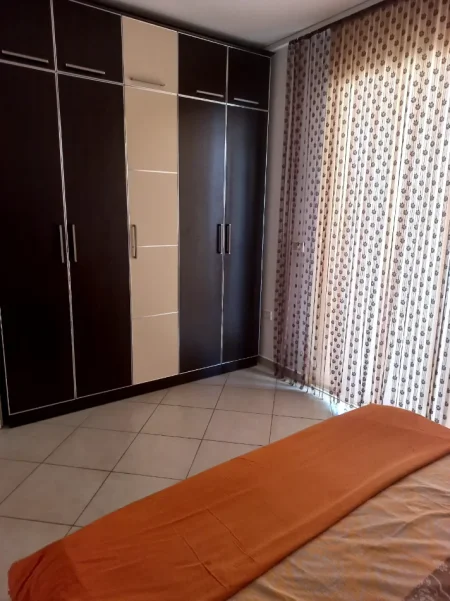Tirane, jepet me qera apartament 1+1+Ballkon Kati 3, 65 m² 430 € (Kthesa e Kamzes, Tek terminali i autobuseve)