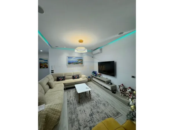 Tirane, shitet 2+1 Kati 4, 200 m² 280.000 € (Kompleksi Tom Doshi,Shkoze)