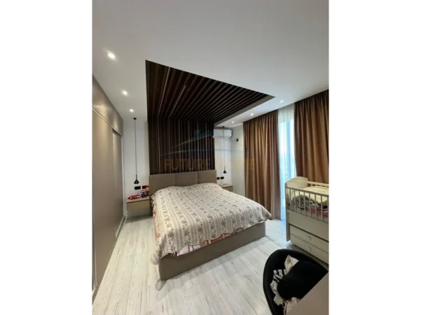 Tirane, shitet 2+1 Kati 4, 200 m² 280.000 € (Kompleksi Tom Doshi,Shkoze)