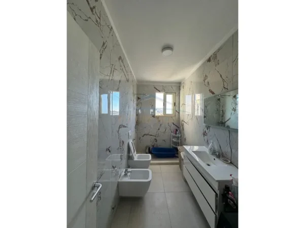 Tirane, shitet 2+1 Kati 4, 200 m² 280.000 € (Kompleksi Tom Doshi,Shkoze)