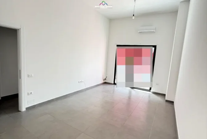 Tirane, jepet me qera zyre Kati 1, 66 m² 720 € (Rruga e dibres)