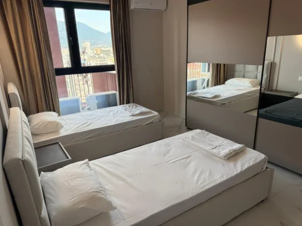 Tirane, jepet me qera apartament 3+1 Kati 10, 150 m² 1.600 € (RRUGA E KAVAJES)