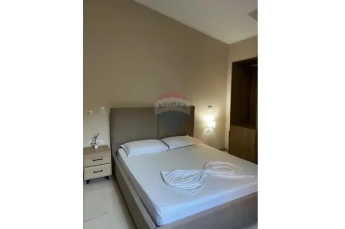 Tirane, shitet , 2.300.000 € (Komuna e Parisit)