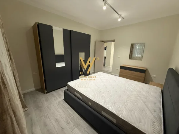 Tirane, jepet me qera apartament 2+1+Ballkon Kati 0, 80 m² 850 € (BLLOK)