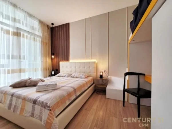 Tirane, jepet me qera apartament 1+1 Kati 5, 600 m² 600 € (komuna e parisit)