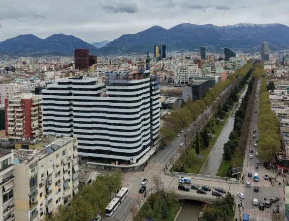 Tirane, shitet apartament 1+1+Ballkon Kati 3, 71 m² (Rruga e Kavajes)