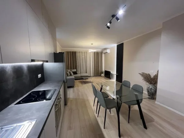 Tirane, jepet me qera apartament 1+1 Kati 4, 70 m² 600 € (5 MAJI)