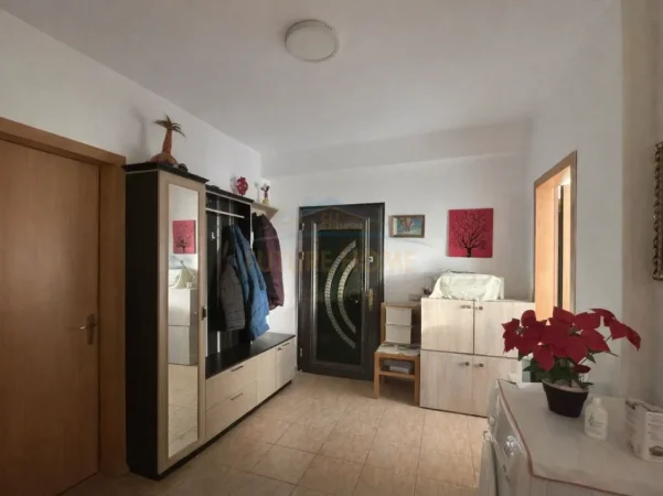 Tirane, jepet me qera apartament 2+1+Ballkon Kati 3, 94 m² 550 € (laprak)