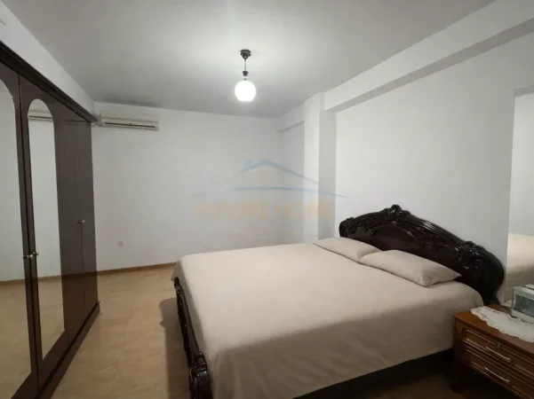 Tirane, jepet me qera apartament 2+1+Ballkon Kati 3, 94 m² 550 € (laprak)