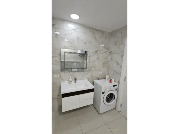 Tirane, jepet me qera apartament 1+1 Kati 2, 60 m² 700 € (rruga e barrikadave)