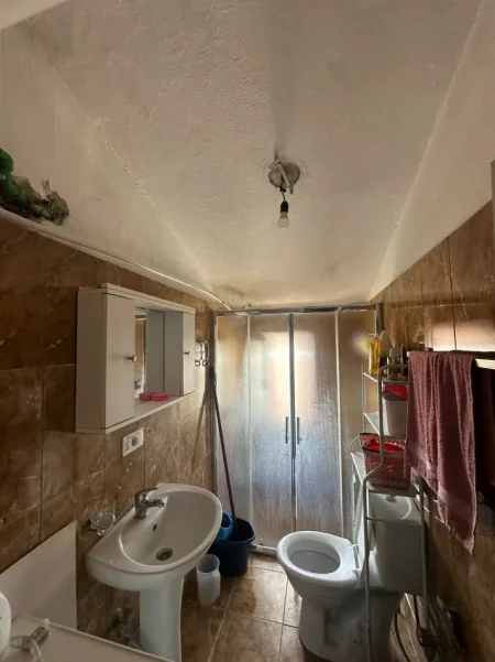 Tirane, shitet apartament 2+1+Ballkon Kati 4, 62 m² 160.000 € (Bulevardi Zogu I , Tirane)