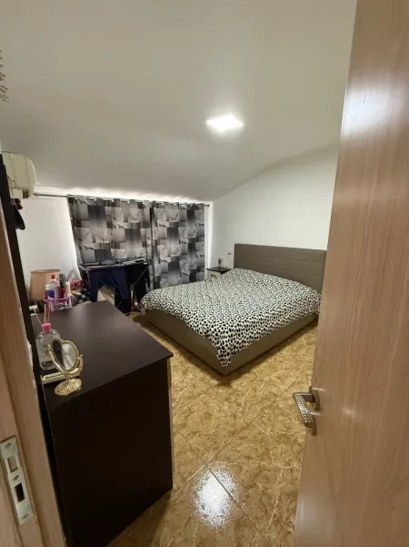 Tirane, shitet apartament 2+1+Ballkon Kati 4, 62 m² 160.000 € (Bulevardi Zogu I , Tirane)