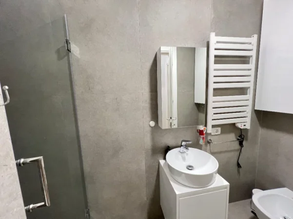 Tirane, jepet me qera apartament 2+1 Kati 3, 105 m² 1.200 € (KOMPLEKSI DELIJORGJI)