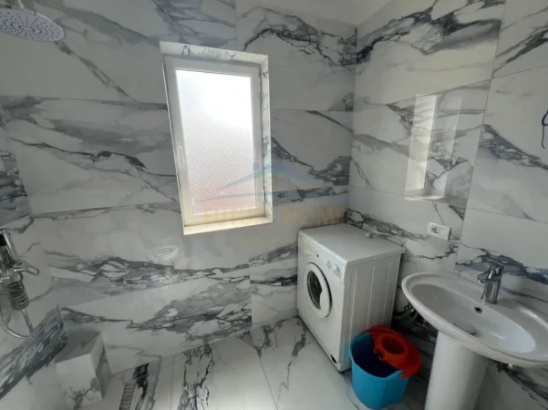 Tirane, jepet me qera apartament 1+1+Aneks+Ballkon Kati 5, 65 m² 500 € (Medrese)