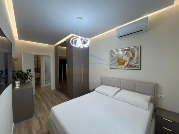 Tirane, jepet me qera apartament 1+1+Ballkon Kati 3, 70 m² 900 € (Rruga e Kosovareve)