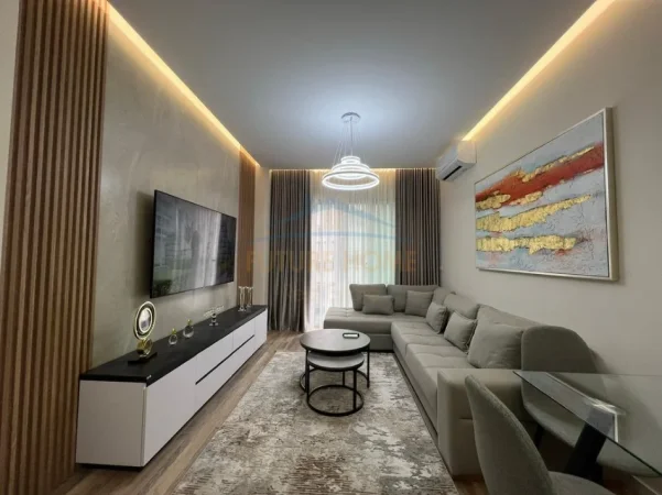 Tirane, jepet me qera apartament 1+1+Ballkon Kati 3, 70 m² 900 € (Rruga e Kosovareve)