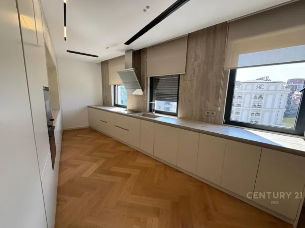 Tirane, shitet apartament 2+1+Aneks+Ballkon Kati 4, 239 m² 760.000 € 