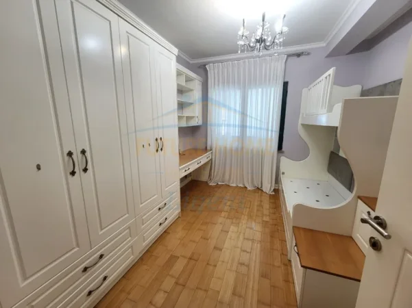 Tirane, jepet me qera apartament 2+1+Ballkon Kati 8, 115 m² 950 € (asim vokshi)
