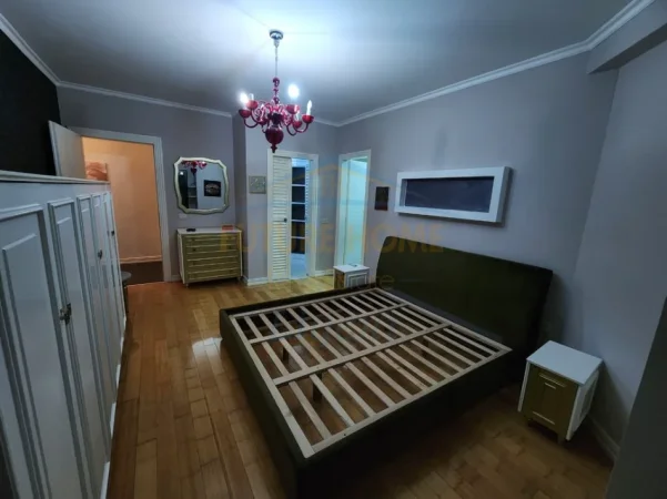 Tirane, jepet me qera apartament 2+1+Ballkon Kati 8, 115 m² 950 € (asim vokshi)