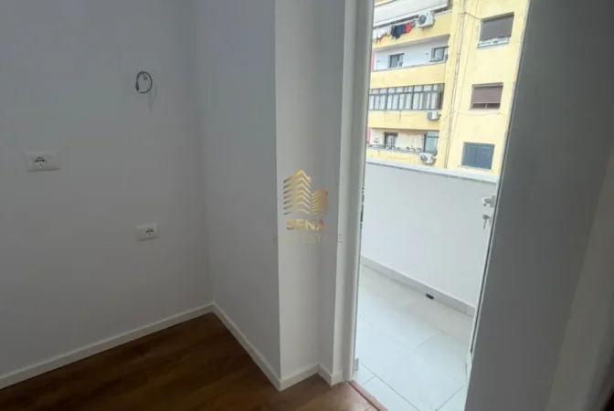 Tirane, shitet apartament 1+1+Ballkon Kati 5, 54 m² 98.000 € (Porcelan)