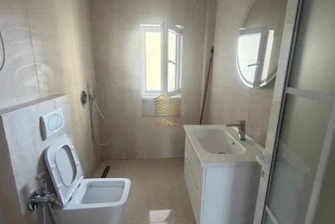 Tirane, shitet apartament 1+1+Ballkon Kati 5, 54 m² 98.000 € (Porcelan)