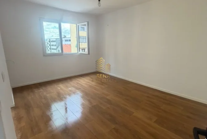 Tirane, shitet apartament 1+1+Ballkon Kati 5, 54 m² 98.000 € (Porcelan)