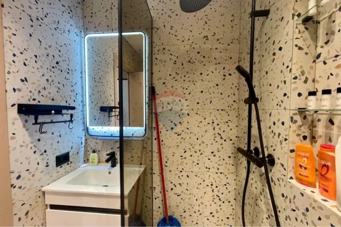 Tirane, jepet me qera 2+1 , 51 m² 750 € (Rruga Myslym Shyri)