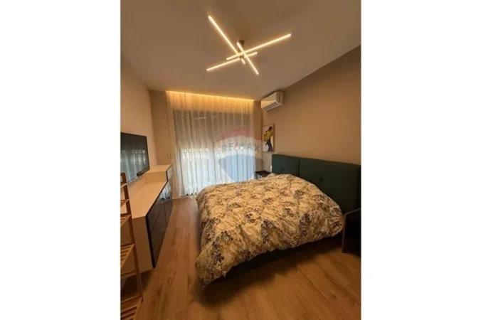 Tirane, jepet me qera 2+1 , 70 m² 750 € (Liqeni i Thate)