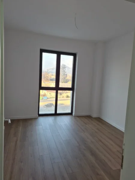 Tirane, jepet me qera zyre , 65 m² 650 € (ish-Sheshi Shqiponja)