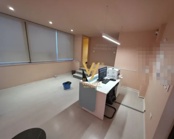Tirane, jepet me qera zyre Kati 1, 200 m² 2.000 € (FARKE)