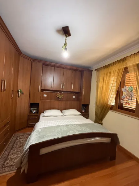 Tirane, jepet me qera apartament 2+1 ,65.000LEKE  (PAZARI I RI)