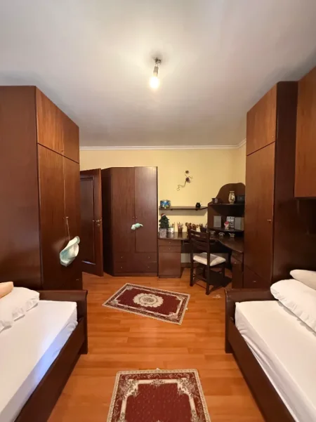 Tirane, jepet me qera apartament 2+1 ,65.000LEKE  (PAZARI I RI)