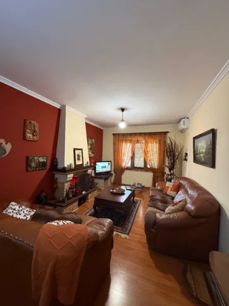 Tirane, jepet me qera apartament 2+1 ,65.000LEKE  (PAZARI I RI)