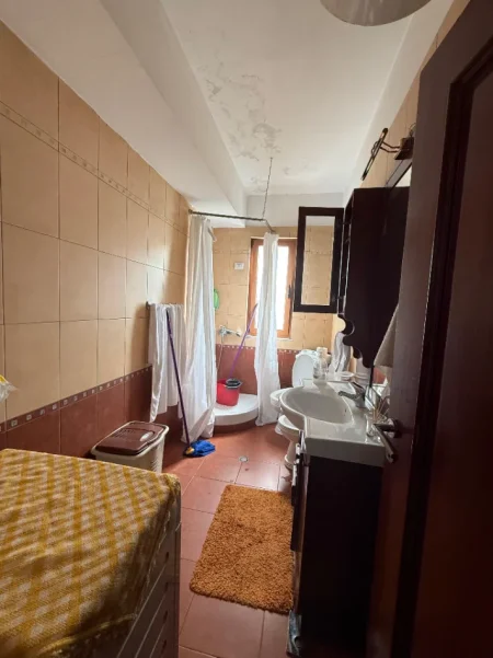 Tirane, jepet me qera apartament 2+1 ,65.000LEKE  (PAZARI I RI)